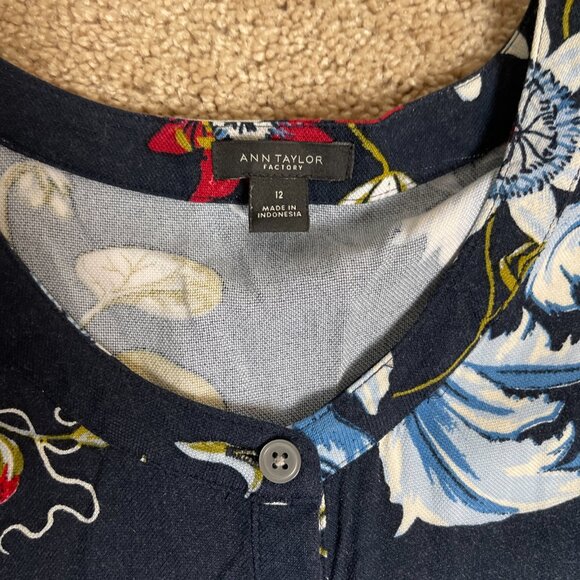 Ann Taylor Jumpsuit Womens 12 Navy Floral Wide Leg Gaucho Cropped Bohemian Flowy - Picture 4 of 12